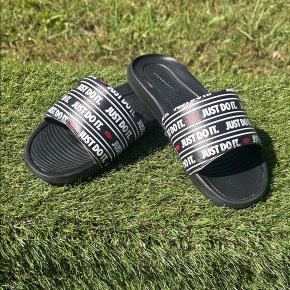 NIKE Victori One Slide Print ,Mens 9,Black White ,Beach Shower Sandals Slides